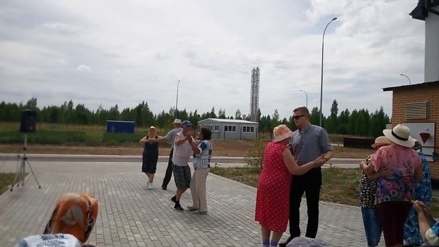 Музыкально-развлекательная программа на свежем воздухе "Рыбак рыбака видит из далека" смотреть онлайн