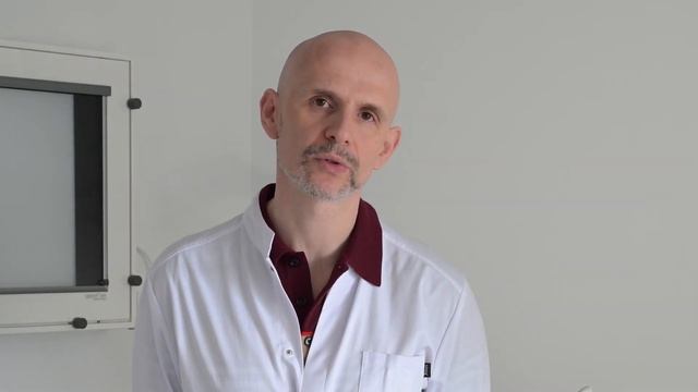 Спинальный нейрохирург, д.м.н. Р. Саблич, один из руководителей клиники по лечению позвоночника.