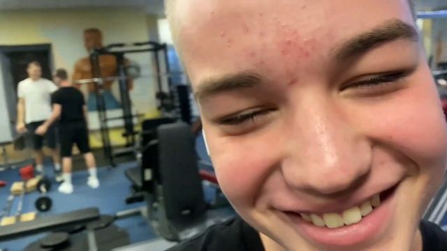 ТРЕНИРОВКА С МОИМ БРАТОМ👊СИЛОВЫЕ БРАТА💪ТРЕНИРУЮ БРАТИШКУ🤙СИЛЁН НЕ ПО ГОДАМ😮💨 смотреть онлайн