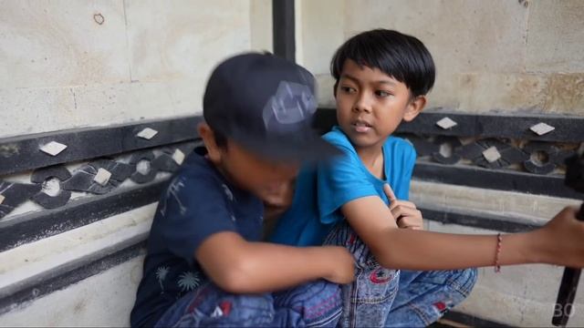 SEMBUNYI SEMBUNYIAN 24 JAM DIHALAMAN RUMAH SAMPE PADA KETIDURAN Wkwkwk! | Mikael TubeHD смотреть онлайн