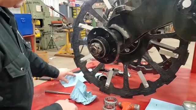 Lifter Wheel Bearing Replacement Video смотреть онлайн