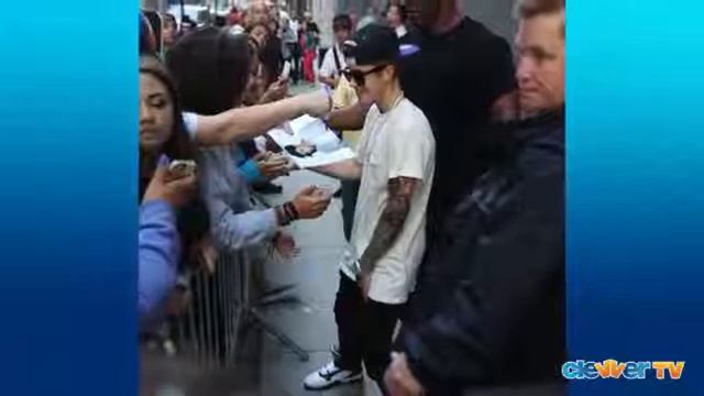 Justin Bieber Completes Sleeve with Selena Rose Tattoo смотреть онлайн