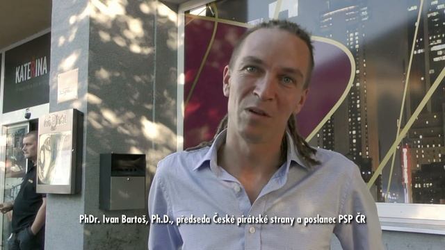 PhDr. Ivan Bartoš, Ph.D. - Piráti Chrudim 16.9.2018 - první rozhovor смотреть онлайн