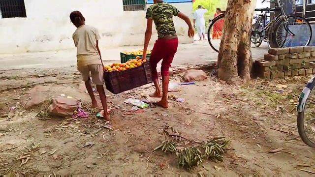 In the village of India, people wake || up in the morning and work so hard for two times' bread смотреть онлайн