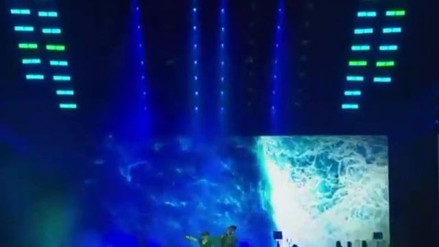 Nigeria latest: wizkid x tems Performing ESSENCE At The O2 Arena, Uk MILTour WizKidO2 смотреть онлайн