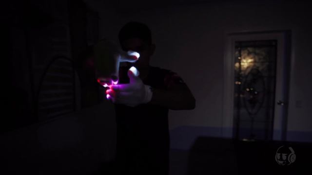 [ION] Krusty | Ella Vos - White Noise (Just A Gent Remix) Glove Light Show [EmazingLights.com] смотреть онлайн