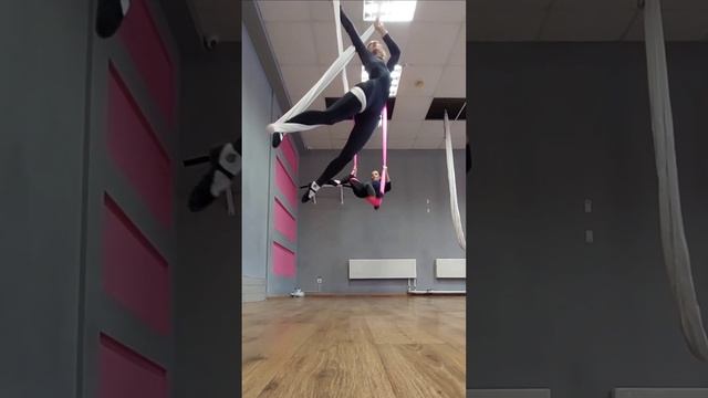 #flystretching #гамак лучшая тренировка на все группы мышц 💪 смотреть онлайн