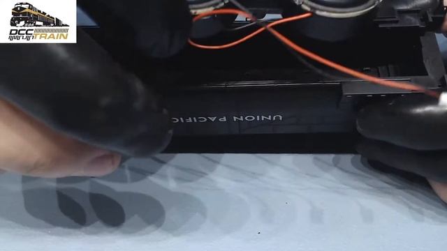 How to open HO Athearn Genesis Challenger Tender смотреть онлайн