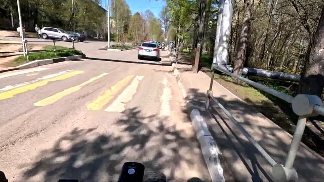 Старт колонны мотоциклистов из Тимоново в Солнечногорск.На открытии мотосезона.Пытаемся их догнать. смотреть онлайн