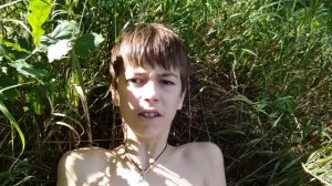 Ложимся на муравейник.