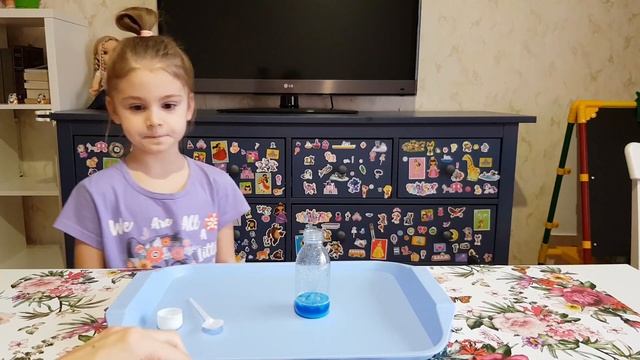 Делаем банку снега и зубную пасту для слона! Make a jar of snow and toothpaste for the elephant! смотреть онлайн