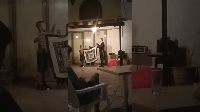 Фокусник возле отеля смотреть онлайн
