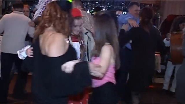 Як віпочивають на Закарпатті! (Зустріч нового 2012року).avi смотреть онлайн