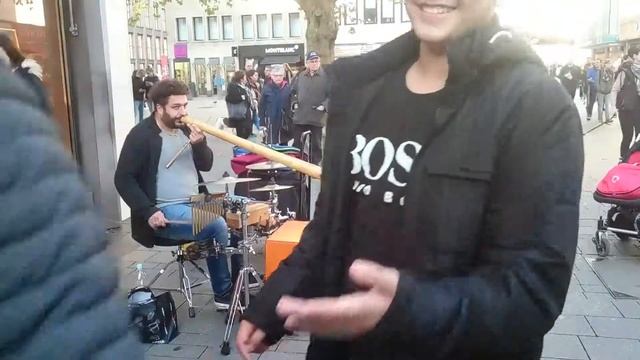 Уличный музыкант Köln Германия смотреть онлайн