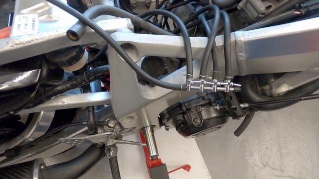 How To Sync Carbs Honda CBR900RR Fireblade Motorcycle | Balancing Four Carbs With One Gauge | 010