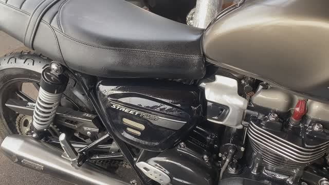 Triumph SPEED TWIN - SMTDAD74GDNAV8016 смотреть онлайн