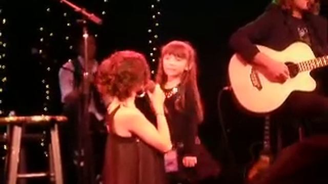 Selena Gomez & The Scene - A Year Without Rain (Acoustic) @ The Roxy on Oct. 26 смотреть онлайн