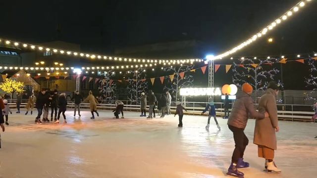 Предновогодний Киев - 2019. Подол, каток. смотреть онлайн