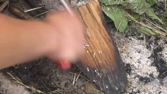 The Right Way to Start a Fire with Magnesium, Flint, and a Knife смотреть онлайн