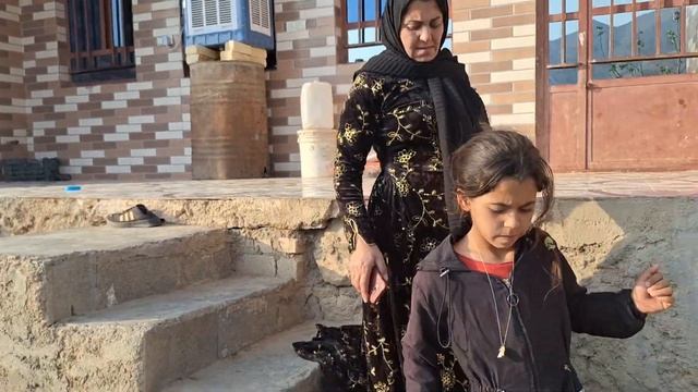 Tayyaba Hides And Her Sister Narges Looks For Her