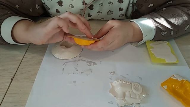 Роспись гипсовых изделий гжельскими узорам. смотреть онлайн