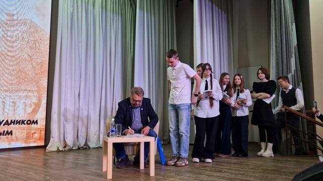 Отрывок со встречи с К.А. Голодяевым (литературно-творческий конкурс "И помнит мир спасенный!") смотреть онлайн