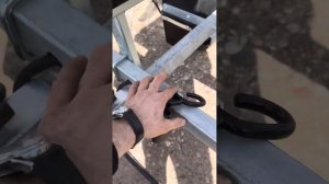 Крепление автоматических стяжных ремней на лодочный прицеп