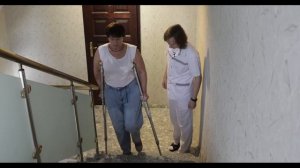Учимся спускаться и подниматься по лестнице после  эндопротезирования тазобедренного сустава