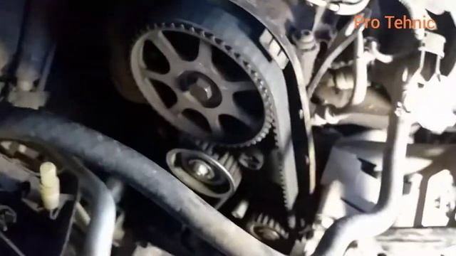 Шкода Октавия 1.6, замена ремня ГРМ.mp4 смотреть онлайн