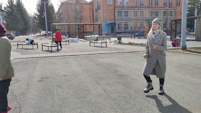 ЗОЖ на площади м-н Бор 🧎 смотреть онлайн