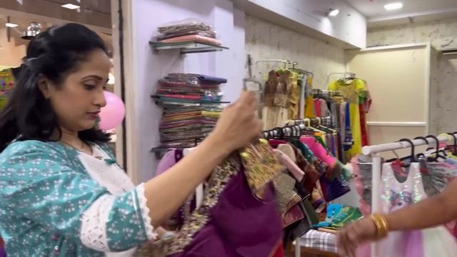 India Trip లో నేను కొన్న Saree Collection || Nandu's World India Trip || sarees || Nandu's World смотреть онлайн