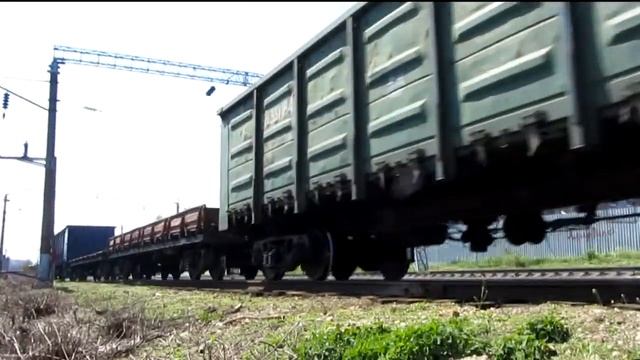 Тепловоз ТГМ4Б-0436 с грузовым поездом