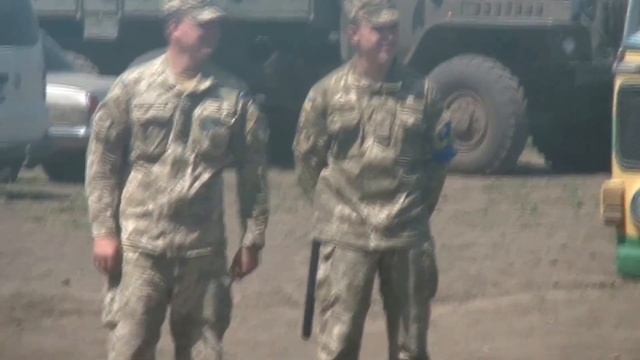 Шоу группа Бон-пари с песней "Солдат" на шефском концерте в ВС Украины смотреть онлайн