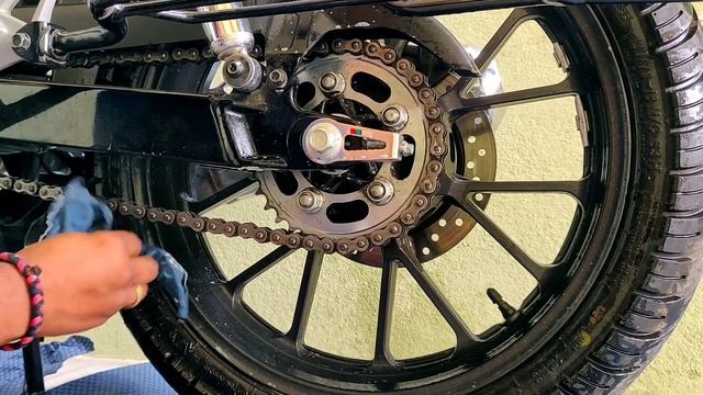 Honda Highness CB 350 | Cleaning chian with Diesel and lube with Gear 90 oil смотреть онлайн