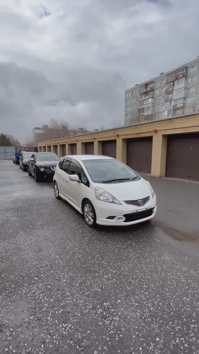 Honda Fit RS - Авто из Японии, Кореи и Китая. Япония Экспорт Омск смотреть онлайн