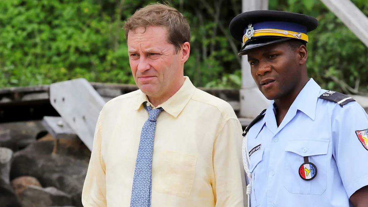Сериал Смерть в раю - 7 сезон 1 серия / Death in Paradise смотреть онлайн