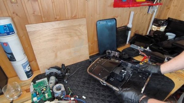 Melitta caffeo barista ts. Плановое обслуживание обернулось полной разборкой до голого шасси.