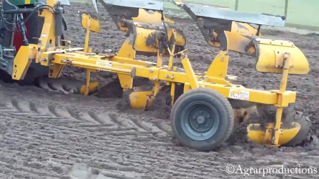 Fendt Farmer 412 Vario + 3 Furrow Panter Plough - G.J. Kramer En Zn.