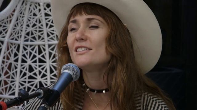 Performing heartbreaking single "How Many Times" is singer-songwriter Esther Rose смотреть онлайн