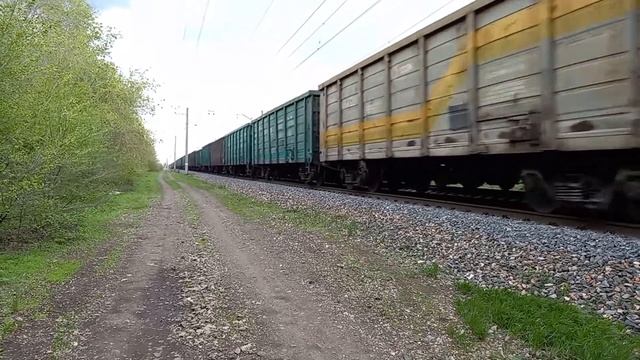 Электровозы ВЛ10К-851 и ВЛ10К-931 с грузовым поездом смотреть онлайн