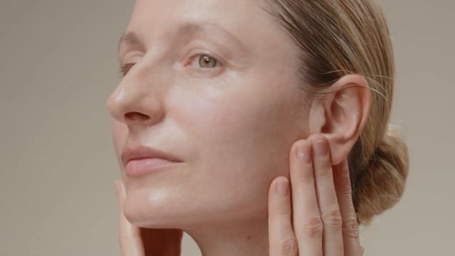 How To: Vital Perfection Uplifting and Firming Cream | SHISEIDO смотреть онлайн