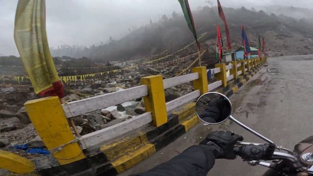 INDIA CHINA BORDER AT NATULA & TSOMGO LAKE | EAST SIKKIM ON MY CLASSIC 350 REBORN смотреть онлайн