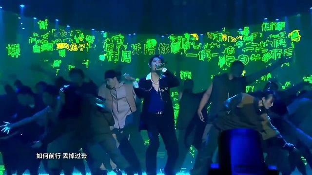 _Wang_Yibo_-_Wugan___stage_Full_Performance_at_Yuehua_Family_Concert_2021_29022024030614_M
