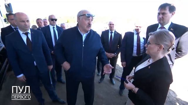 🚚Президенту показали новую отечественную автолавку 🔝Машина хорошая и удобная - продавец подтвердила смотреть онлайн
