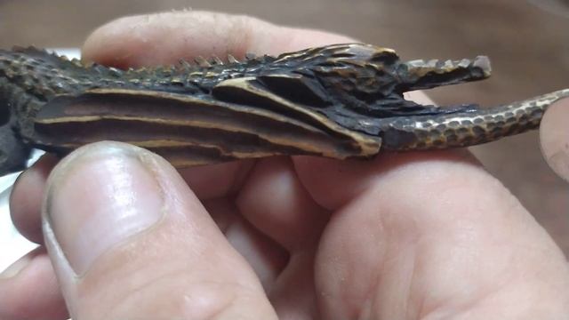 "Дракон с мечом" Лосиный рог, хирургическая сталь, свинец, кожа. смотреть онлайн