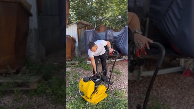 Когда руки из того места.Запуск виброплиты Vektor VPG70B мотор Lifan,вес 70кг, с колесами. #inshot смотреть онлайн