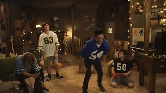 Selena Gomez & Christina Grimmie vs The Scene - Kinect for XBox Commercial. смотреть онлайн