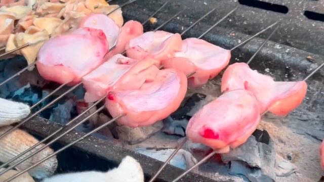 徐州江湖大姐烤羊肉串，直言徐州是烧烤发源地，本地店只用山羊肉，羊眼是特色！#麦总去哪吃 смотреть онлайн