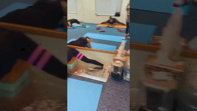 тренировочки, скоро тепло, приводим тело в порядок. Стретчинг, растяжка. красивые фигуры смотреть онлайн