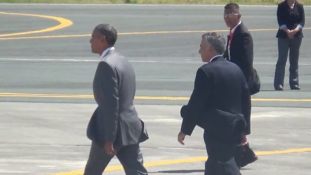 US President Barack Obama arrives in PH for Apec смотреть онлайн